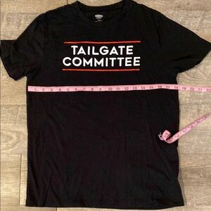 Old Navy Black Crewneck Tee Tailgate Committee with Red and White Print
